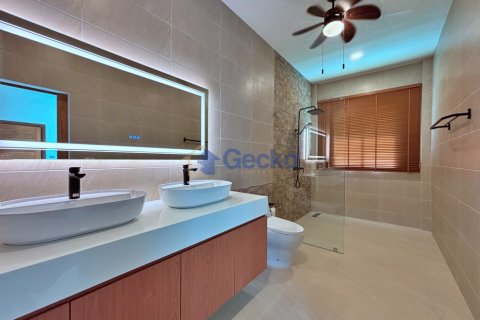 Casa de 3 dormitorios en Pattaya, Tailandia № 209359 - foto 17
