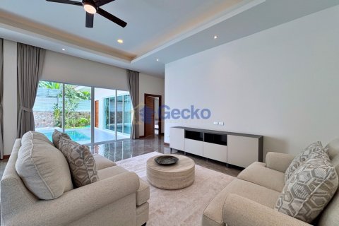 Casa de 3 dormitorios en Pattaya, Tailandia № 209359 - foto 3