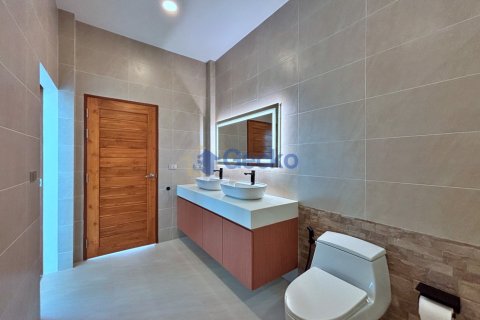 Casa de 3 dormitorios en Pattaya, Tailandia № 209359 - foto 9
