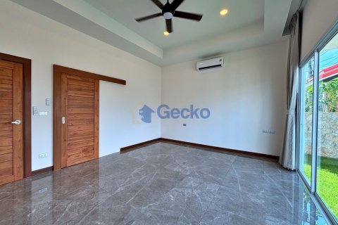 Casa de 3 dormitorios en Pattaya, Tailandia № 209359 - foto 12