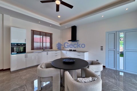 Casa de 3 dormitorios en Pattaya, Tailandia № 209359 - foto 5