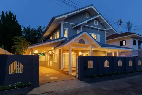 House in Hang Dong, Thailand 4 bedrooms № 139901 - photo 1