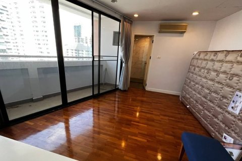 Condo in Bangkok, Thailand, 5 bedrooms  № 157501 - photo 7