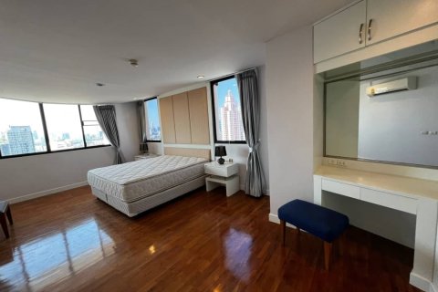 Condo in Bangkok, Thailand, 5 bedrooms  № 157501 - photo 3
