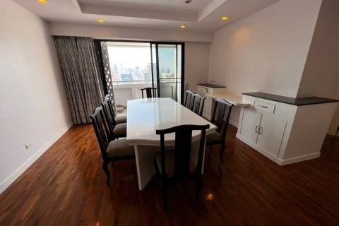 Condo in Bangkok, Thailand, 5 bedrooms  № 157501 - photo 13