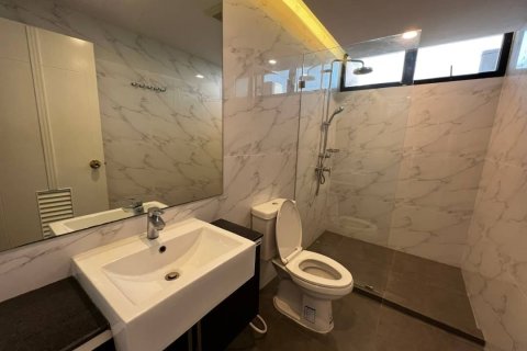 Condo in Bangkok, Thailand, 5 bedrooms  № 157501 - photo 11