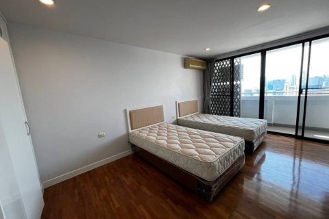 Condo in Bangkok, Thailand, 5 bedrooms  № 157501 - photo 5