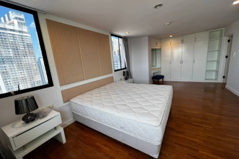 Condo in Bangkok, Thailand, 5 bedrooms  № 157501 - photo 4
