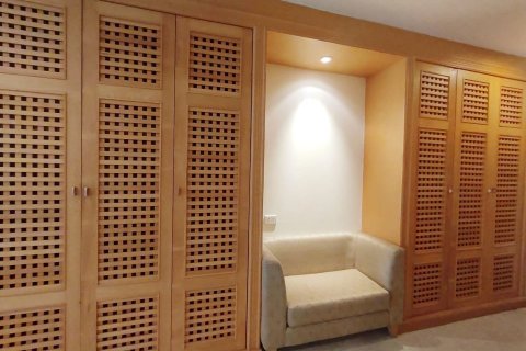 Condo in Bangkok, Thailand, 3 bedrooms  № 157502 - photo 12