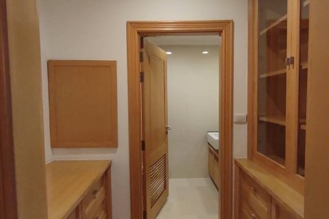 Condo in Bangkok, Thailand, 3 bedrooms  № 157502 - photo 8