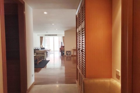 Condo in Bangkok, Thailand, 3 bedrooms  № 157502 - photo 10