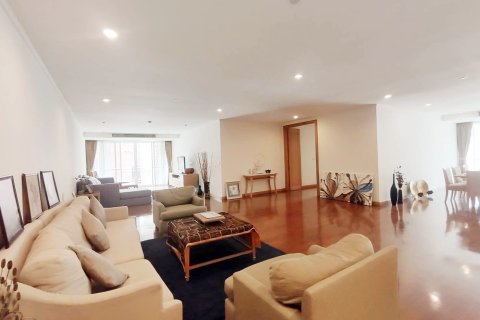 Condo in Bangkok, Thailand, 3 bedrooms  № 157502