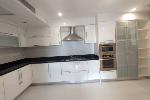 Condo in Bangkok, Thailand, 3 bedrooms  № 157502 - photo 5