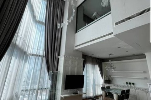 Condo in Bangkok, Thailand, 3 bedrooms  № 157498 - photo 15
