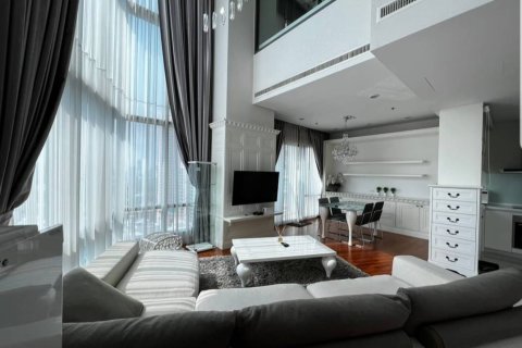 Condo in Bangkok, Thailand, 3 bedrooms  № 157498