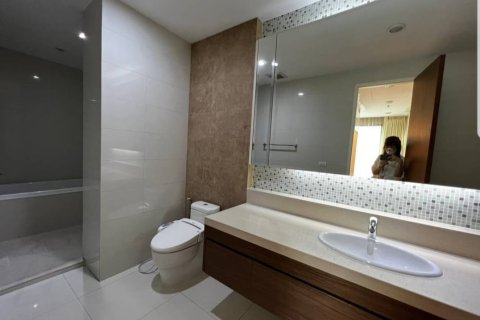 Condo in Bangkok, Thailand, 3 bedrooms  № 157498 - photo 5