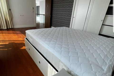 Condo in Bangkok, Thailand, 3 bedrooms  № 157498 - photo 3