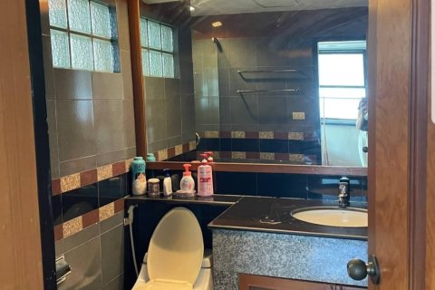 Condo in Bangkok, Thailand, 5 bedrooms  № 157500 - photo 3