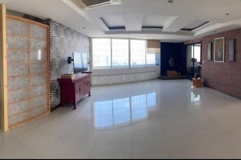 Condo in Bangkok, Thailand, 5 bedrooms  № 157500 - photo 14
