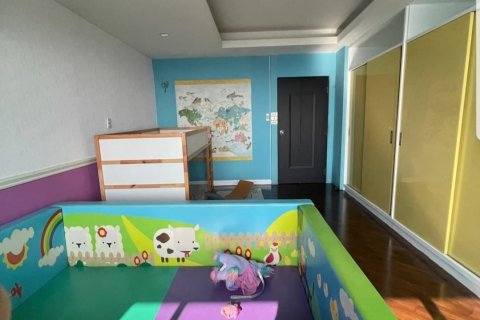 Condo in Bangkok, Thailand, 5 bedrooms  № 157500 - photo 2