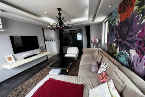 Condo in Bangkok, Thailand, 5 bedrooms  № 157500 - photo 15