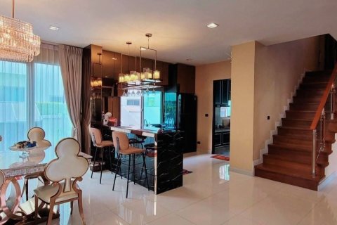 Maison à Pak Kret, Thaïlande 4 chambres № 162961 - photo 11