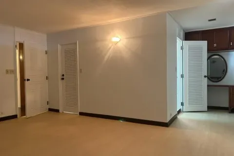 Condo à Watthana, Bangkok, Thaïlande, 6 chambres  № 162962 - photo 11