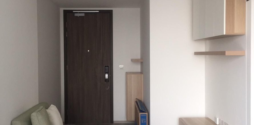 Studio in the Condo in Huai Khwang, Bangkok, Thailand  № 170562