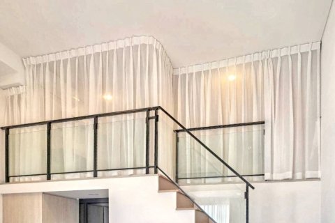 Кондоминиум с 1 спальней в Хуай Кванге, Бангкок, Таиланд № 118440 - фото 2