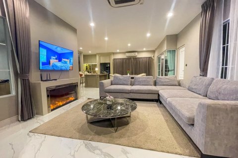 House in Bang Khen, Bangkok, Thailand 4 bedrooms № 171852 - photo 2