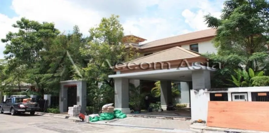 Haus in Suan Luang, Bangkok, Thailand 4 Schlafzimmer № 216330