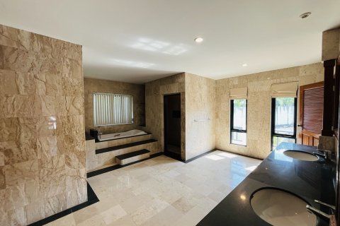 Villa in Phuket, Thailand 6 bedrooms № 140660 - photo 20