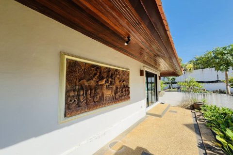 Villa in Phuket, Thailand 6 bedrooms № 140660 - photo 17