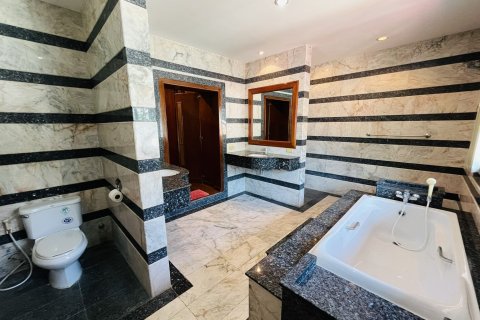 Villa in Phuket, Thailand 6 bedrooms № 140660 - photo 11
