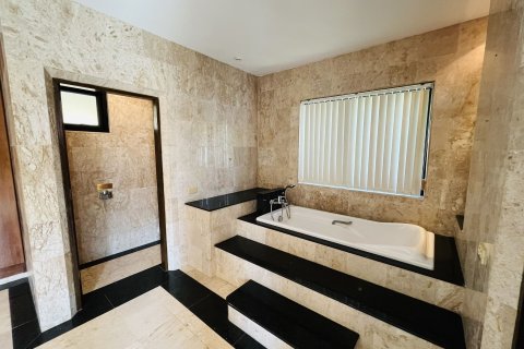 Villa in Phuket, Thailand 6 bedrooms № 140660 - photo 21