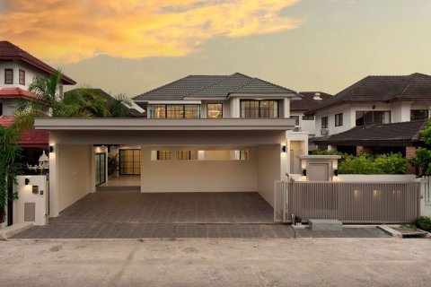 Villa in Chiang Mai, Thailand 5 bedrooms № 155331