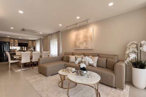 Villa in Chiang Mai, Thailand 5 bedrooms № 155331 - photo 5