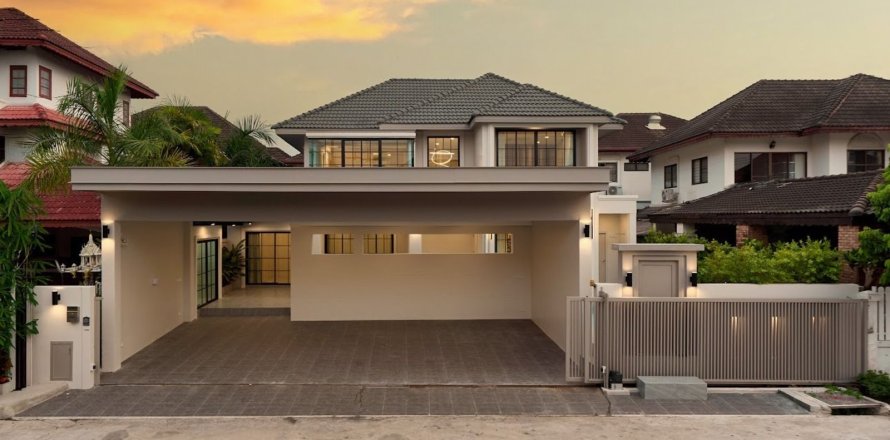 Villa in Chiang Mai, Thailand 5 bedrooms № 155331