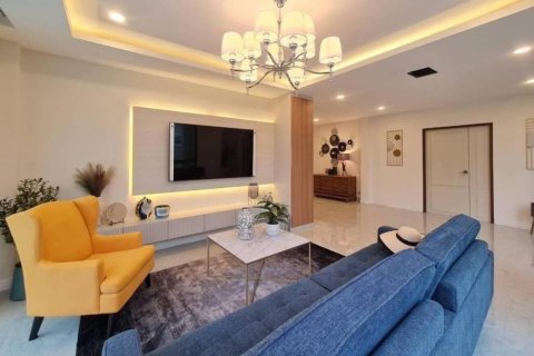 Villa in Chiang Mai, Thailand 5 bedrooms № 155333 - photo 5