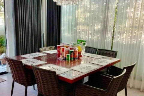 Villa in Chiang Mai, Thailand 5 bedrooms № 155333 - photo 7