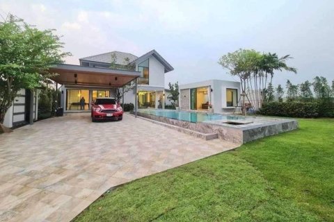 Villa in Chiang Mai, Thailand 5 bedrooms № 155333 - photo 1