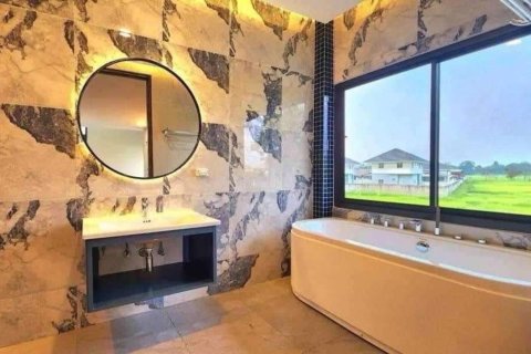 Villa in Chiang Mai, Thailand 5 bedrooms № 155333 - photo 12