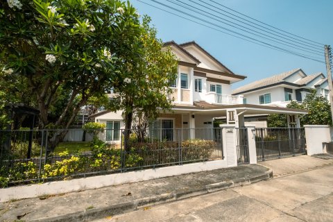 House in Chiang Mai, Thailand 4 bedrooms № 155337 - photo 1