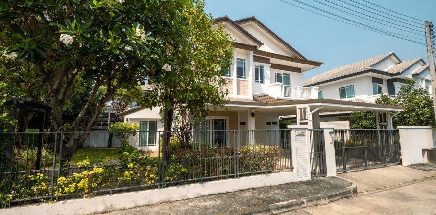 House in Chiang Mai, Thailand 4 bedrooms № 155337