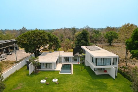 Villa in Chiang Mai, Thailand 4 bedrooms № 155334 - photo 1