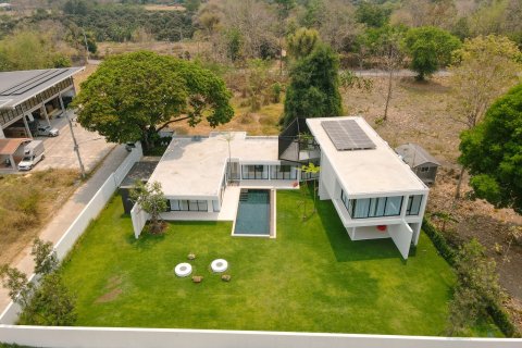 Villa in Chiang Mai, Thailand 4 bedrooms № 155334 - photo 2
