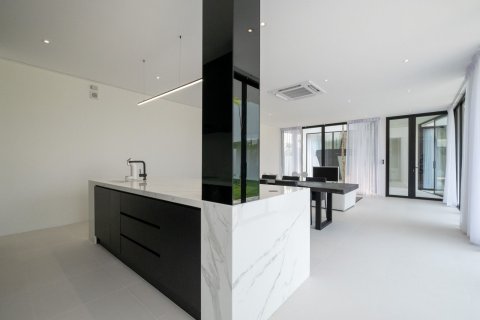 Villa in Chiang Mai, Thailand 4 bedrooms № 155334 - photo 10