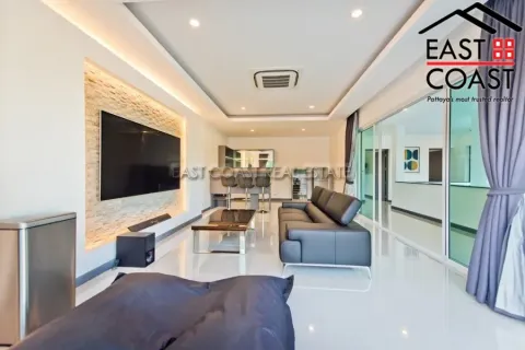 Casa de 5 dormitorios en Pattaya, Tailandia № 213443 - foto 28