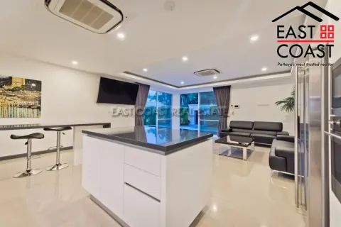 Casa de 5 dormitorios en Pattaya, Tailandia № 213443 - foto 5