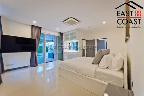 Casa de 5 dormitorios en Pattaya, Tailandia № 213443 - foto 16